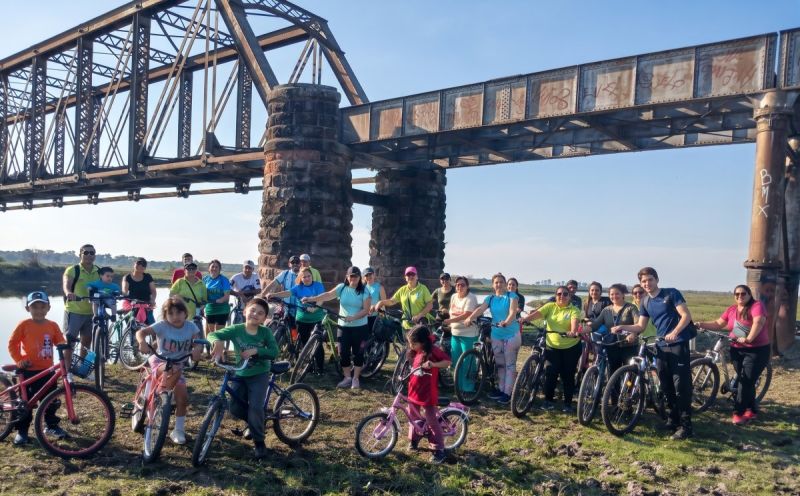 Bicicleteada y entrega de árboles nativos para promover el cuidado del ambiente